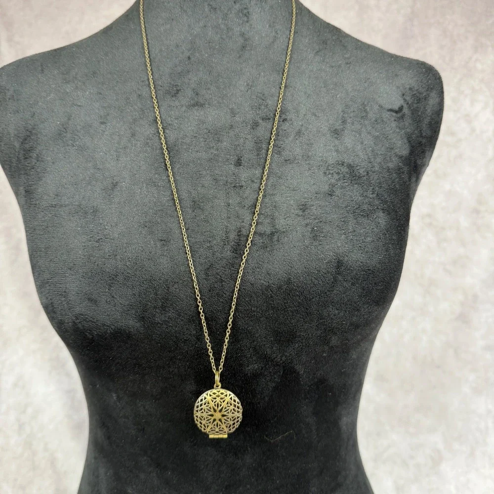 Vtg Brass Filigree Essential Oil Aromatherapy Diffuser Locket‎ Necklace Mandala